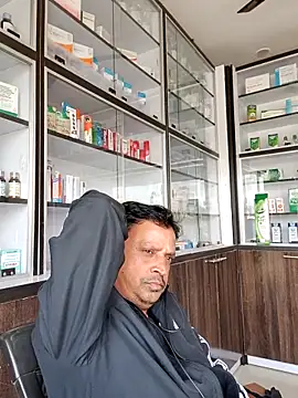 Snapshot of Raj1043 chatting on December 2, 5:13 am Raj1043 online show from December 2, 5:13 am