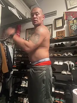 Snapshot of EatMyCake831 chatting on September 25, 9:02 am EatMyCake831 online show from September 25, 9:02 am