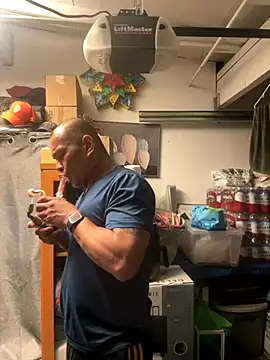 Snapshot of EatMyCake831 chatting on September 28, 10:09 am EatMyCake831 online show from September 28, 10:09 am