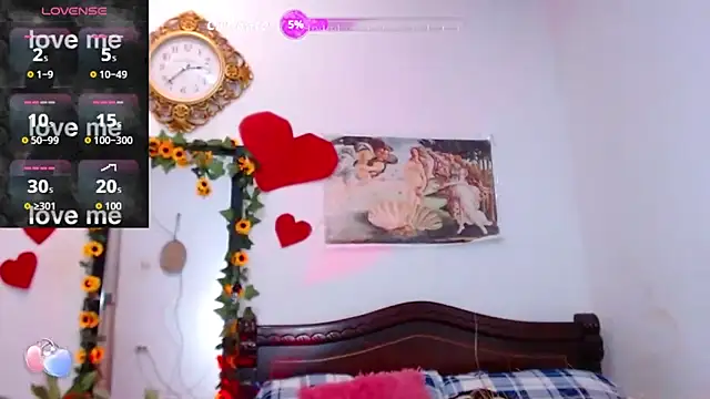 Snapshot of MeganCrouch chatting on October 27, 7:07 pm MeganCrouch online show from October 27, 7:07 pm