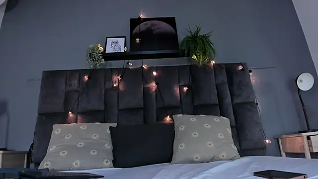 DulceAurora   online show from March 13, 7:04 am