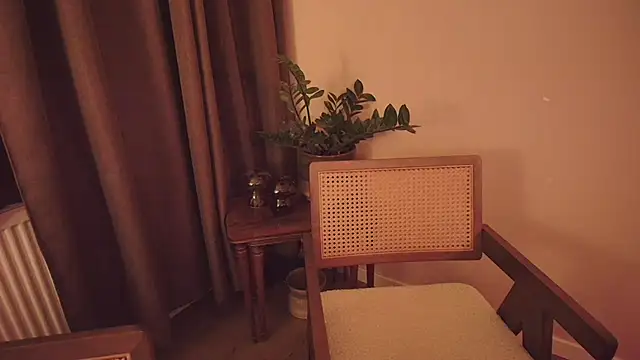 Nina24 online show from October 25, 8:25 pm