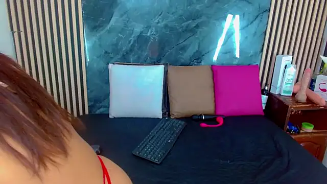 Snapshot of Isalombardi chatting on February 26, 3:21 am Isalombardi online show from February 26, 3:21 am
