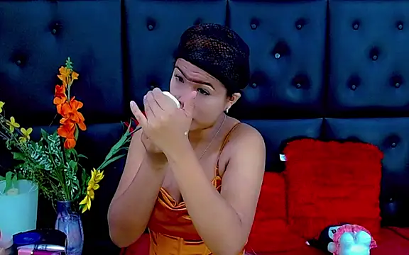 Snapshot of Isalombardi chatting on February 7, 2:59 am Isalombardi online show from February 7, 2:59 am