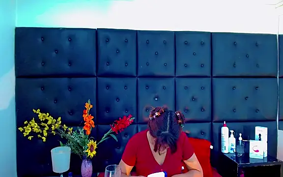 Snapshot of Isalombardi chatting on February 11, 3:33 am Isalombardi online show from February 11, 3:33 am