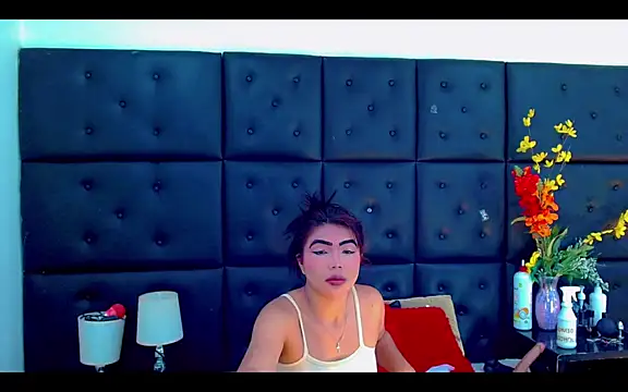 Snapshot of Isalombardi chatting on February 27, 2:55 am Isalombardi online show from February 27, 2:55 am