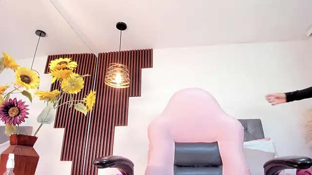 darling spoiled online show from March 19, 11:14 am