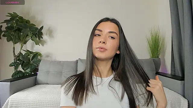 NicoleLuv online show from December 11, 1:06 pm