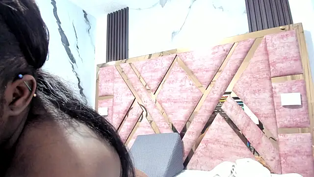 mia alvares online show from November 12, 11:54 am