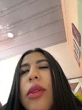 Snapshot of sweety_mariann1 chatting on June 1, 11:06 pm sweety mariann1 online show from June 1, 11:06 pm