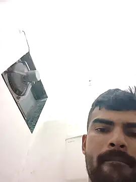 Snapshot of yourboy2000__ chatting on April 5, 10:18 pm yourboy2000 online show from April 5, 10:18 pm