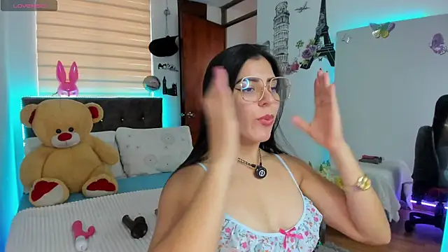 Snapshot of Luxxur69 chatting on April 28, 4:45 pm Luxxur69 online show from April 28, 4:45 pm