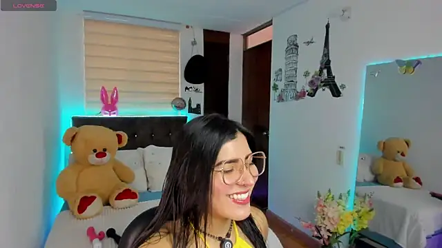 Snapshot of Luxxur69 chatting on May 4, 8:38 pm Luxxur69 online show from May 4, 8:38 pm
