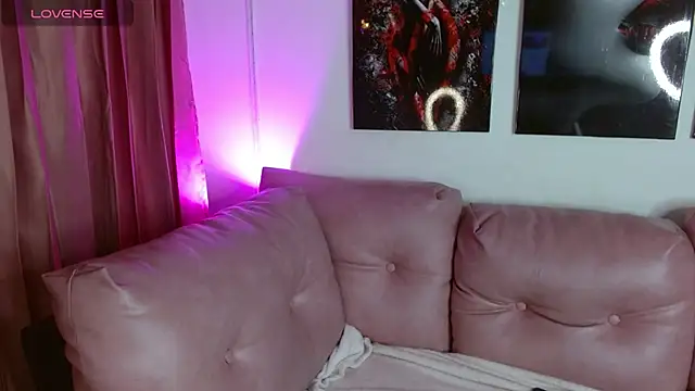 hinataleecs online show from December 19, 10:50 pm