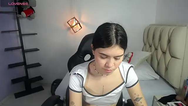 Snapshot of cassiehoward14 chatting on December 3, 7:01 pm cassiehoward14 online show from December 3, 7:01 pm