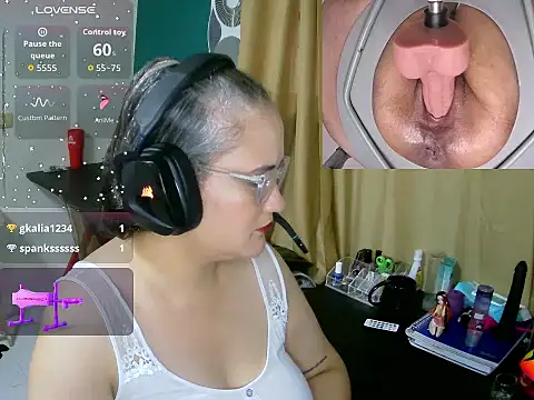 Snapshot of lolalicious_7583 chatting on March 2, 9:32 pm lolalicious 7583 online show from March 2, 9:32 pm