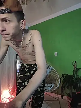 smallgiant27 online show from April 19, 8:46 am