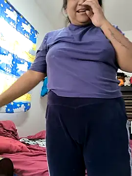 Snapshot of EmpaticBolillo chatting on February 4, 5:30 pm EmpaticBolillo online show from February 4, 5:30 pm