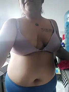 Snapshot of EmpaticBolillo chatting on February 23, 8:06 pm EmpaticBolillo online show from February 23, 8:06 pm