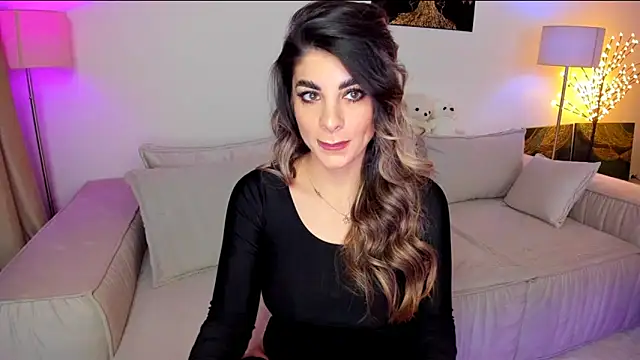 Snapshot of Queenofyouredreams chatting on February 23, 12:19 am Queenofyouredreams online show from February 23, 12:19 am