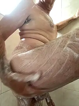 Snapshot of Andydorio chatting on January 5, 1:04 pm Andydorio online show from January 5, 1:04 pm