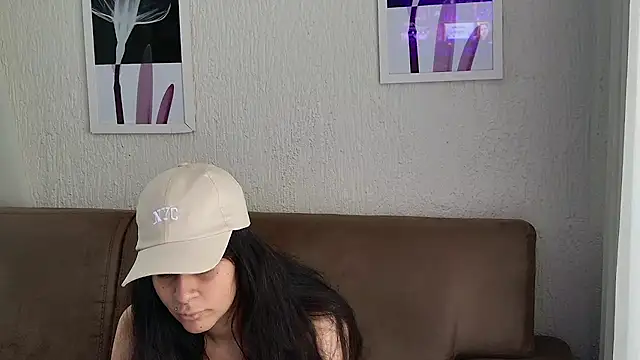 Snapshot of Blue_butterfly chatting on January 19, 3:42 pm Blue butterfly online show from January 19, 3:42 pm