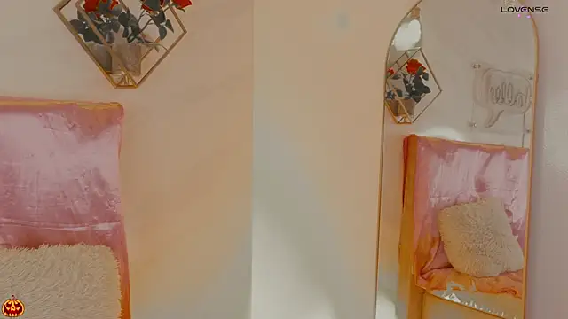 Snapshot of _Rouse_v chatting on October 16, 2:18 pm Rouse v online show from October 16, 2:18 pm