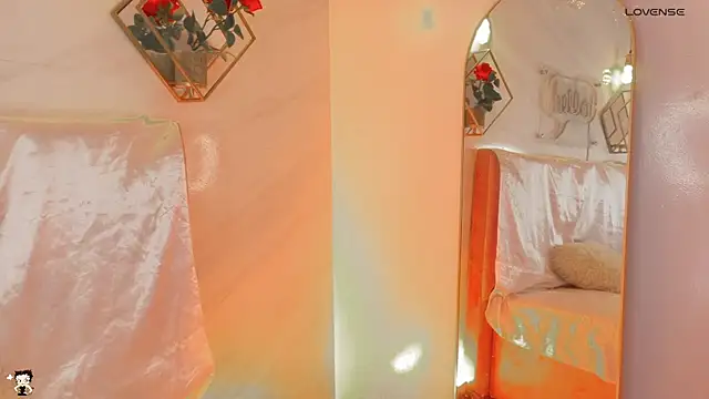 Snapshot of _Rouse_v chatting on November 1, 2:41 pm Rouse v online show from November 1, 2:41 pm