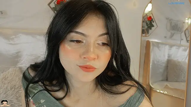 Snapshot of _Rouse_v chatting on November 8, 2:17 pm Rouse v online show from November 8, 2:17 pm