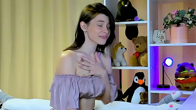 Snapshot of callmetori chatting on December 7, 11:07 am callmetori online show from December 7, 11:07 am