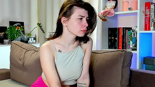 Snapshot of callmetori chatting on February 10, 8:31 am callmetori online show from February 10, 8:31 am