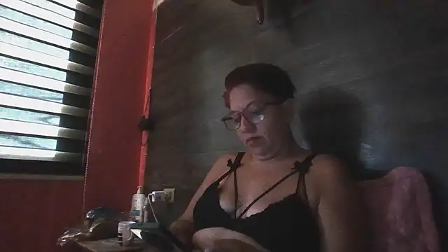 TRISH MILF online show from January 3, 10:41 am