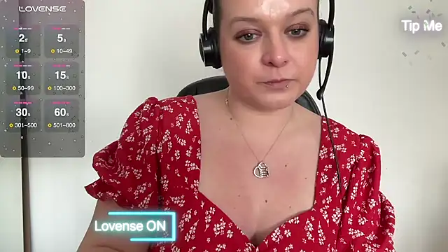 Snapshot of NaughtyWifeUK chatting on February 18, 2:59 pm NaughtyWifeUK online show from February 18, 2:59 pm