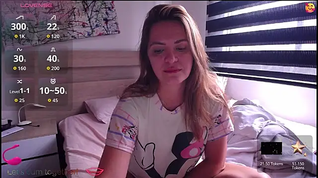 ParisW online show from December 16, 12:32 pm