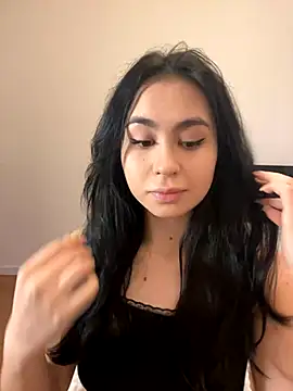 Mile Madeline online show from December 7, 10:12 am