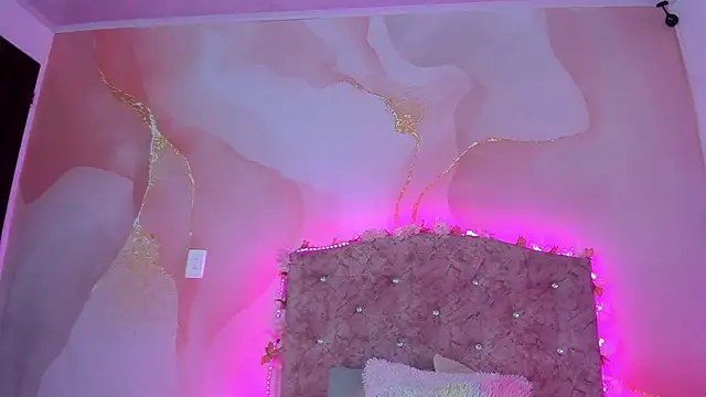 Daisy  rose online show from February 13, 11:06 am