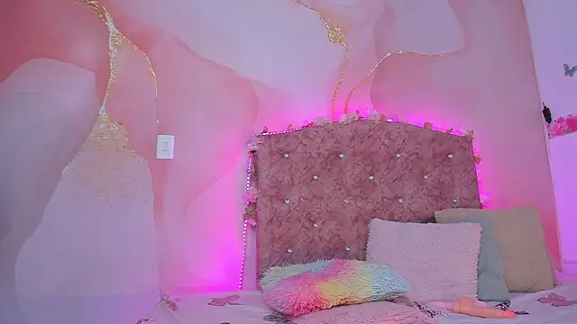 Daisy  rose online show from February 13, 5:11 pm