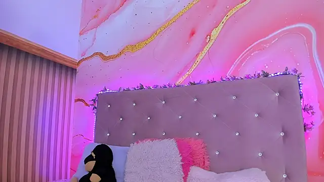 Daisy  rose online show from February 19, 11:06 am