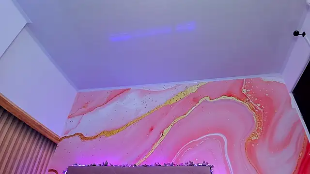 Daisy  rose online show from February 24, 11:10 am