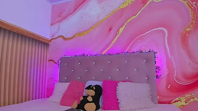 Daisy  rose online show from February 26, 11:09 am