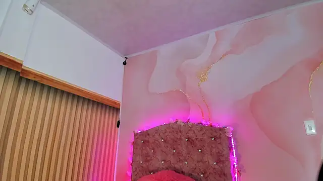 Daisy  rose online show from September 9, 2:55 am