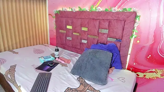 Snapshot of Daisy__rose chatting on February 17, 3:14 am Daisy rose online show from February 17, 3:14 am