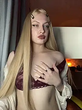 Snapshot of LolaBrattySweetie chatting on October 15, 7:14 pm LolaBrattySweetie online show from October 15, 7:14 pm