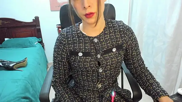 Snapshot of misstresbigcockts chatting on November 7, 11:32 am misstresbigcockts online show from November 7, 11:32 am