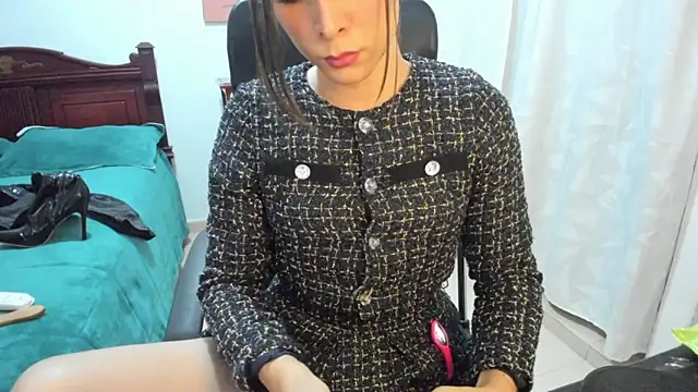 Snapshot of misstresbigcockts chatting on November 8, 11:10 am misstresbigcockts online show from November 8, 11:10 am