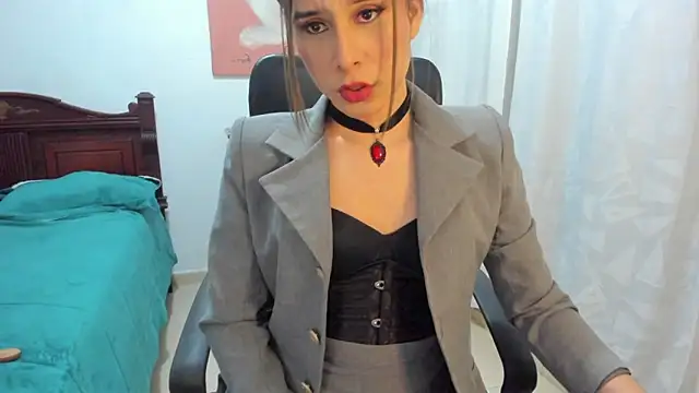 Snapshot of misstresbigcockts chatting on November 19, 10:10 pm misstresbigcockts online show from November 19, 10:10 pm