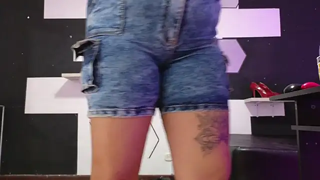 Snapshot of alondrabigtits chatting on October 9, 12:14 pm alondrabigtits online show from October 9, 12:14 pm