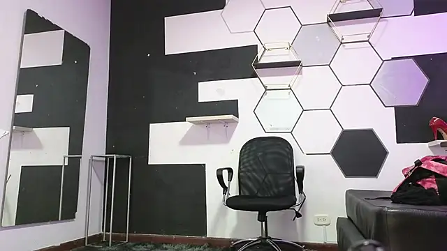 Snapshot of alondrabigtits chatting on October 11, 12:04 pm alondrabigtits online show from October 11, 12:04 pm