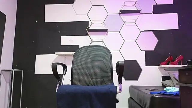 Snapshot of alondrabigtits chatting on October 15, 12:16 pm alondrabigtits online show from October 15, 12:16 pm