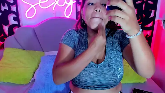 Snapshot of horny_babyss chatting on December 27, 1:22 am horny babyss online show from December 27, 1:22 am